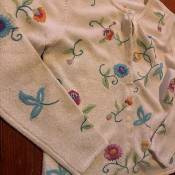 The House of Logan mid-coast Maine boutique embroidered sweater - Picture 3 of 11